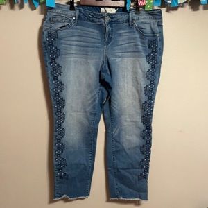 Torrid 18 Boyfriend Cropped Jeans